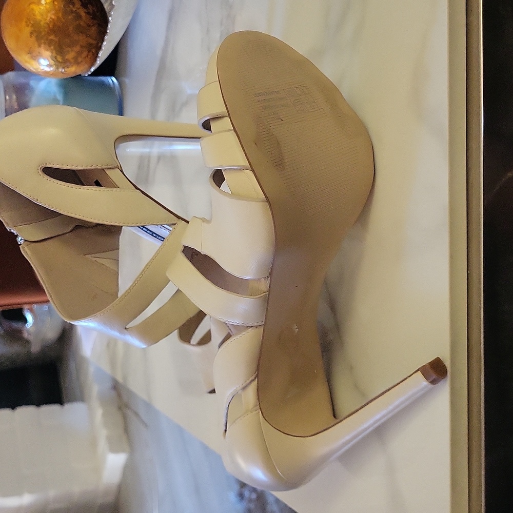 Shoes - Picture 4 of 4